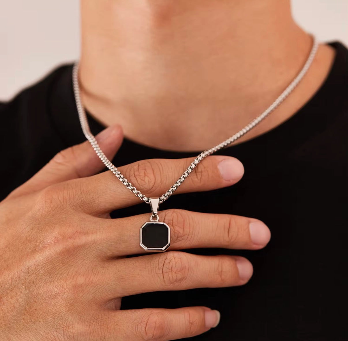 VOW PENDANT NECKLACE