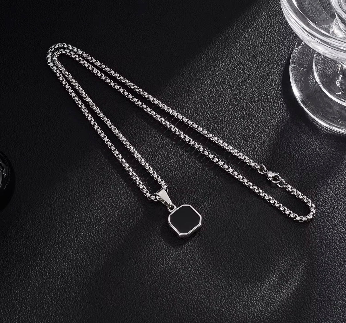 VOW PENDANT NECKLACE