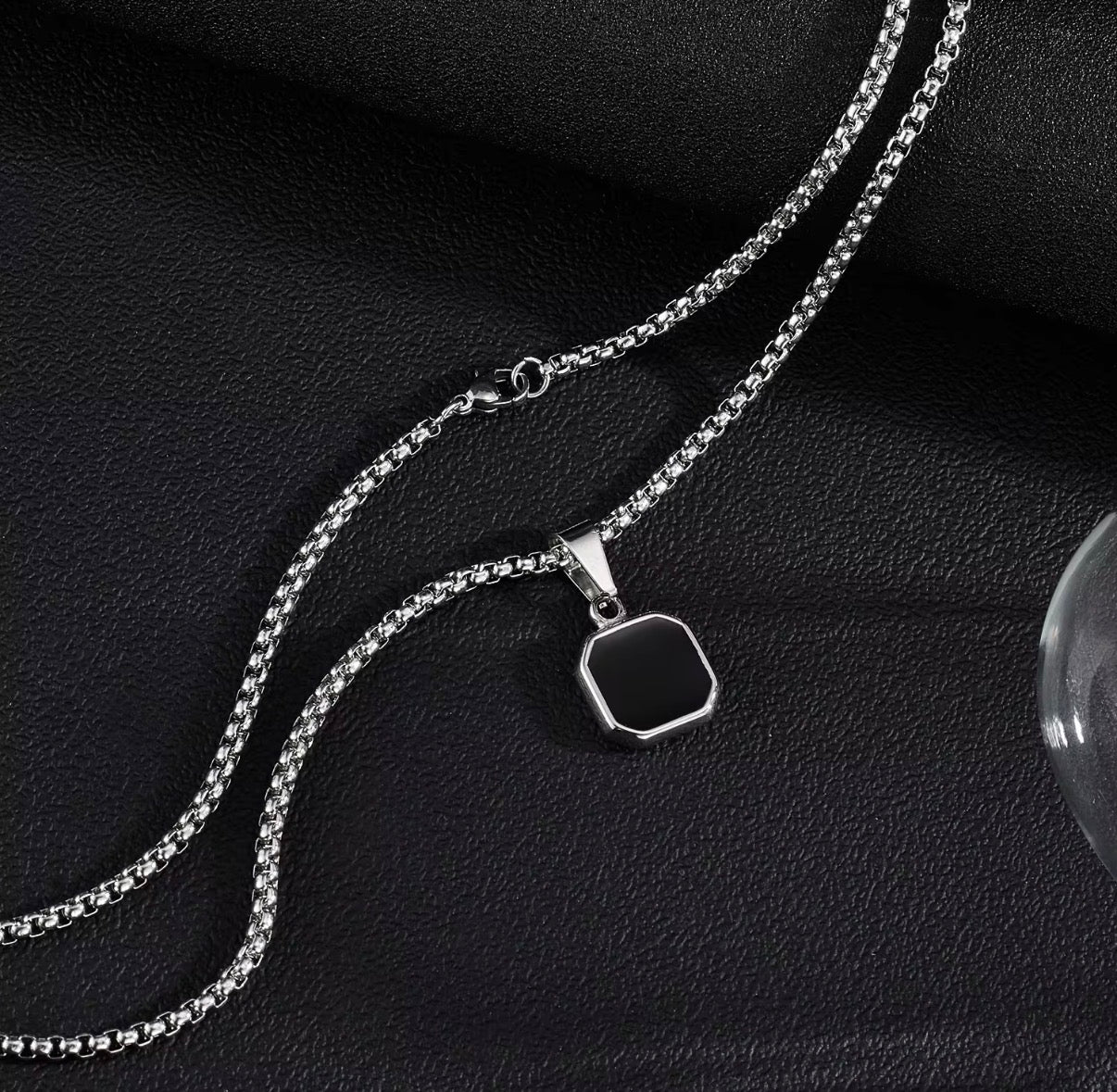 VOW PENDANT NECKLACE